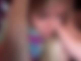 Live cam show with Laura Tate - Blonde Hair Petite on madthumbs