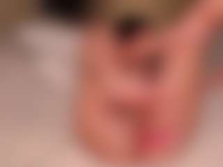 Live cam show with Ellen - Bedroom on live18s.com