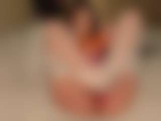 Live cam show with Ellen - Petite on Milfs Live