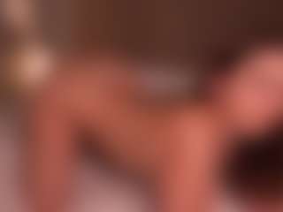 Live cam show with Ellen - Shaved Pussy on slutload