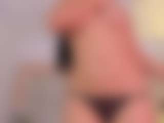 Live cam show with roxanneshelby - Butt Plug on slutload