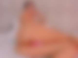 Live cam show with roxanneshelby - Oil on crypto-cams
