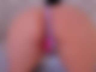 Live cam show with roxanneshelby - Oil on Gym Cam Girls