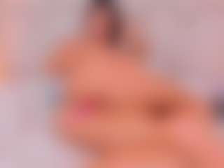 Live cam show with roxanneshelby - Bedroom on Camsoda