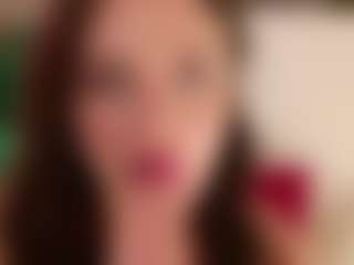 Live cam show with Celia - Athletic Teen (18+) on Milfs Live