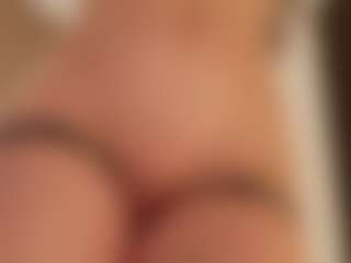 Live cam show with Celia - Fingering on Camming Site