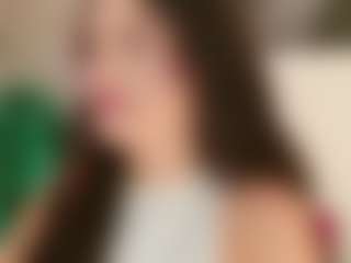 Live cam show with Celia - Public on StripNow