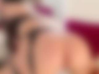 Live cam show with Celia - Shaved on StripNow