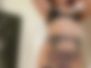Live cam show with Celia - Athletic Bedroom on live.xbliss.ai