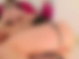Live cam show with Celia - Teen (18+) on Milfs Live