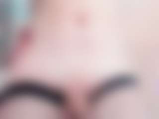 Live cam show with Emmajonees - Young Adult on SpankPalCams