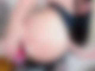 Live cam show with Emmajonees - Tease on LiveSexCams6