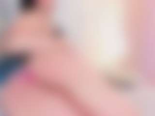 Live cam show with Emmajonees - Brown Eyes on Camsoda