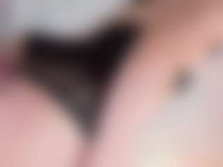Live cam show with Emmajonees - Average on slutload