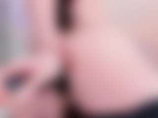 Live cam show with Emmajonees - HD on livesexfox.com