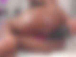 genesismoretz's Live Sex Cam Show