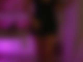 Live cam show with BiancaTease - Gray Eyes on livesuperchat.net