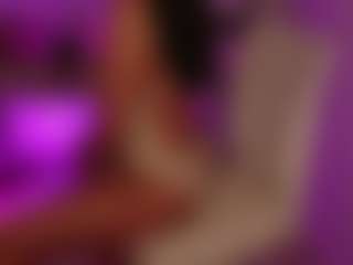 Live cam show with BiancaTease - Pleasure on SpunkLive