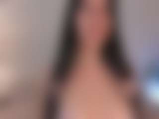 Live cam show with Hanna - Small Tits on Milfs Live
