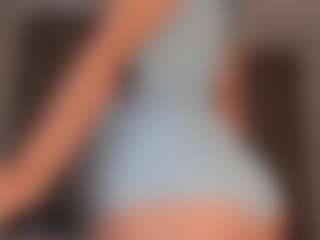 Live cam show with Hanna - Small Tits on StripNow