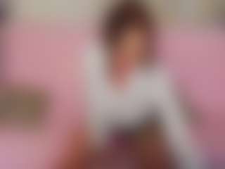 Live cam show with LucyBelli - Mature on TeamSkeetLive