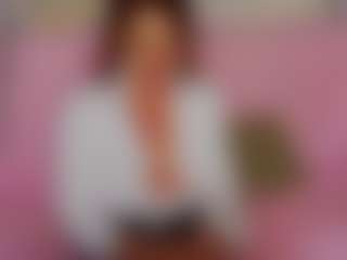 Live cam show with LucyBelli - Green Eyes on intimatelivegirls.com
