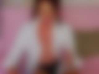 Live cam show with LucyBelli - Middle Aged on Instabang