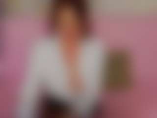 Live cam show with LucyBelli - Mature on madthumbs