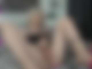 SilverFoxxxxy's Live Sex Cam Show