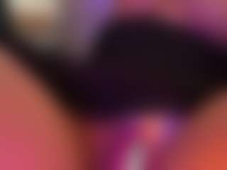 Live cam show with Selene Wild - Strip BBW on AdultVida.com