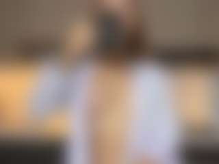 Live cam show with Selene Wild - Shaved Pussy on CamClone