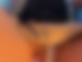 Live cam show with Selene Wild - Squirt Latina on madthumbs