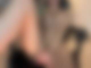 Live cam show with Selene Wild - BBW Shaved Pussy on Camsoda