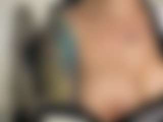 Live cam show with Selene Wild - Foot Fetish on live18s.com