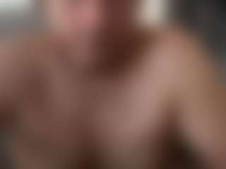 Live cam show with ANDREX1X - Brown Hair on intimatelivegirls.com