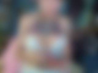 Live cam show with Nicoleink01 - Smoking on AdultVida.com