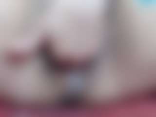 Live cam show with Elizabeth-Wild - Living Room on intimatelivegirls.com