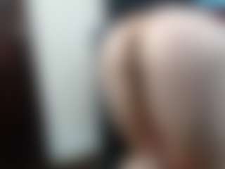 Live cam show with Elizabeth-Wild - Granny Big Ass on Gym Cam Girls