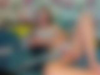 Live cam show with SonyaVlad - Average on milfzrlive.com