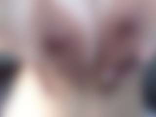Live cam show with Lara - Robe on StripNow