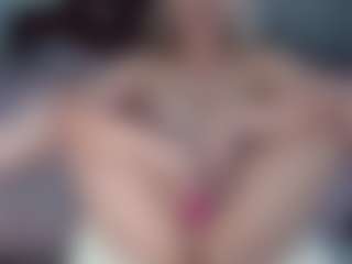 Live cam show with Lara - Middle Aged on CamwithHer