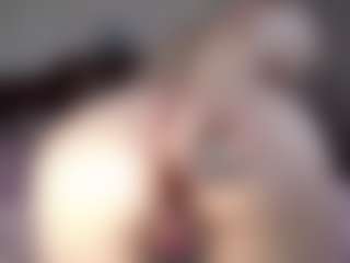 Lara MILF webcam performer live streaming