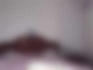 Lara MILF webcam performer live streaming