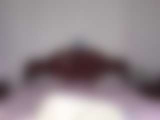 Lara MILF webcam performer live streaming