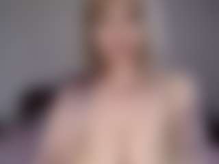 Lara MILF webcam performer live streaming