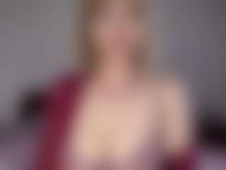 Lara MILF webcam performer live streaming
