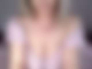 Live cam show with Lara - Stockings on Dolls Live