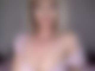Live cam show with Lara - Strip Asian on Dolls Live