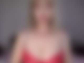 Show di cam dal vivo con Lara - Spank su Camsoda