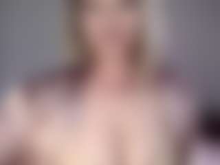 Live cam show with Lara - Stockings on liverealitysex.com